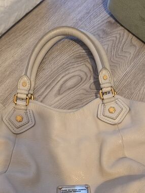 Marc Jacobs Cream Pebbled Leather Shoulder Bag with Gold Hardware